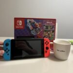 Console Nintendo Switch com jogo digital Mario Kart 8 Deluxe e 3 meses de assinatura Nintendo Switch Online