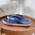 Chinelo Crocs Bayaband Flip Navy, modelo 2023