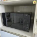 Micro-ondas LG NeoChef 30L Preto Limpa Fácil